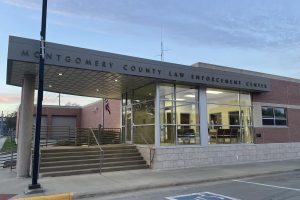 A Red Oak woman was arrested Wednesday evening on a disorderly conduct