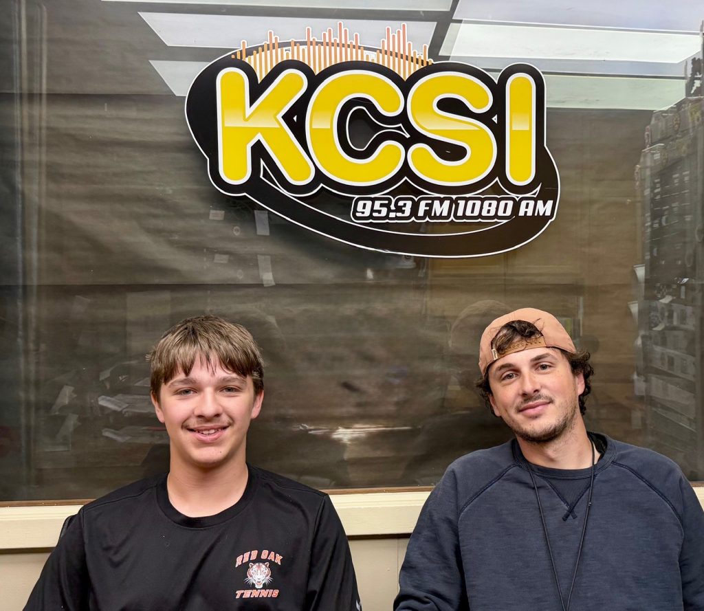 Red Oak Boys Tennis Off to Strong Start